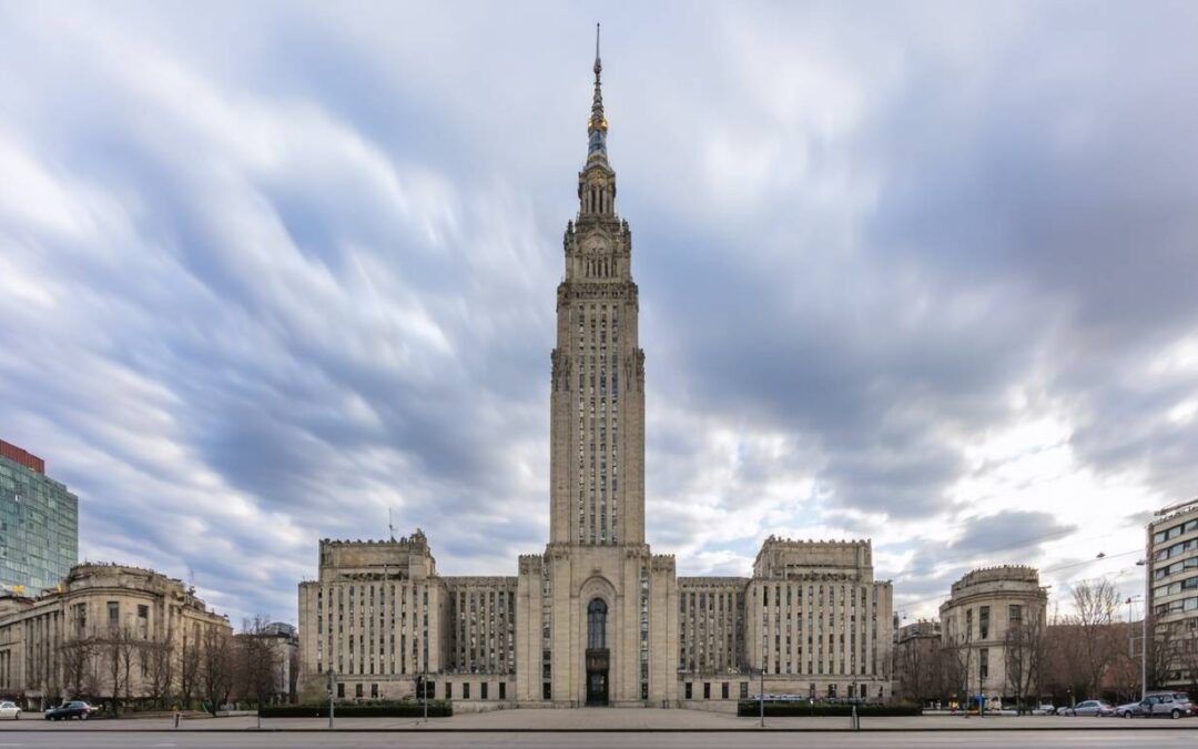 Tajemnica powstania Pałacu Kultury i Nauki – kto stoi za jego budową?