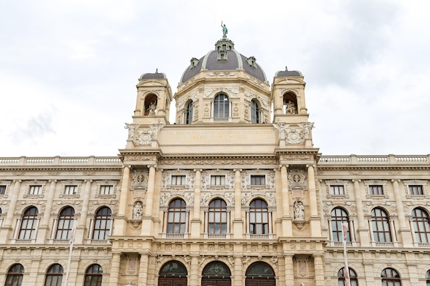 Jak wygląda Pałac Kultury i Nauki - architektoniczny symbol Warszawy?