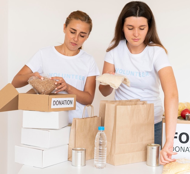 Co to jest pomoc humanitarna i komu służy?