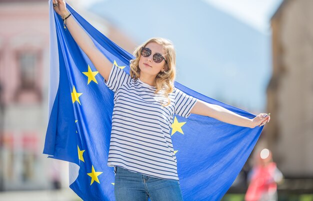 Jak powstała Unia Europejska i co było impulsem do jej utworzenia?